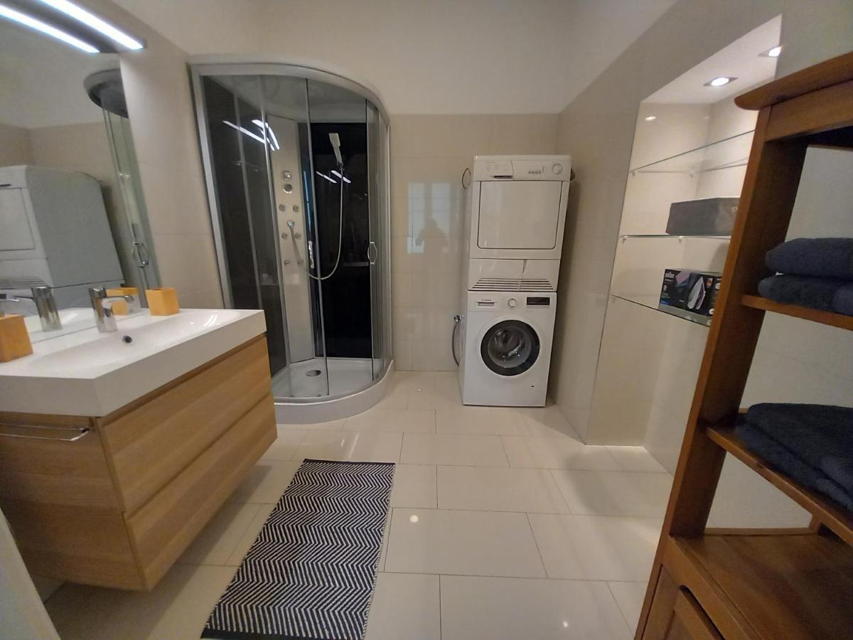 Korvin One Apartman Papa Bagian luar foto
